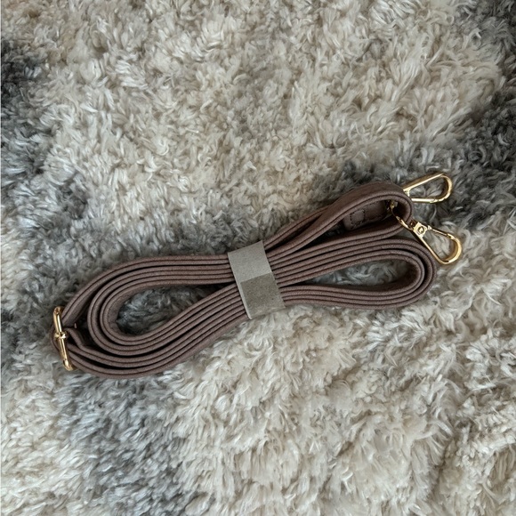 NWT Pink Haley woven bag in taupe - Picture 4 of 5